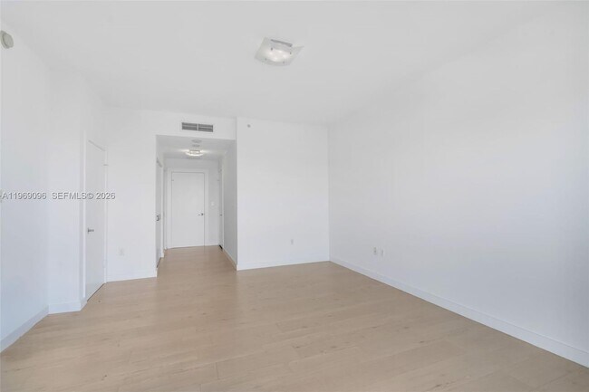 Building Photo - 900 Biscayne Blvd