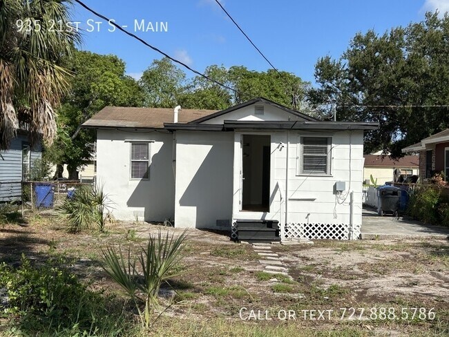 Building Photo - 935 21st St S