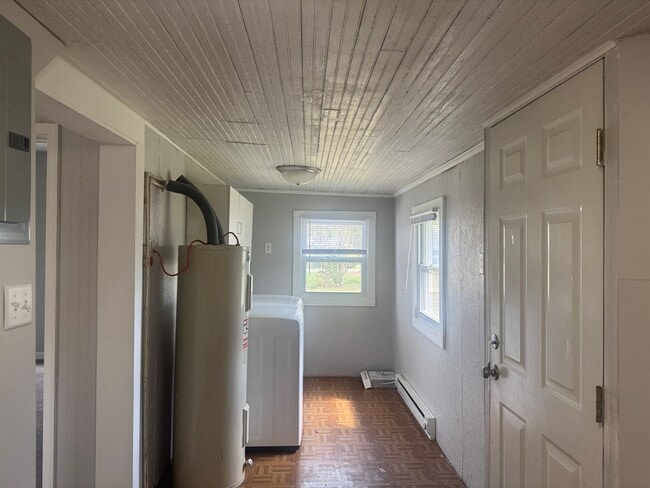 Building Photo - 2 bedroom Single Family For Rent