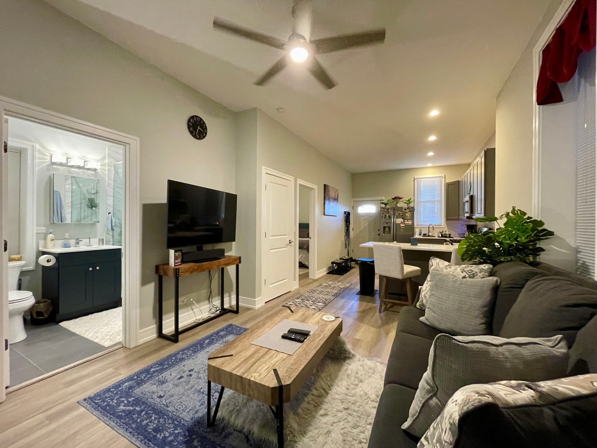 Building Photo - 1725 N Honore St