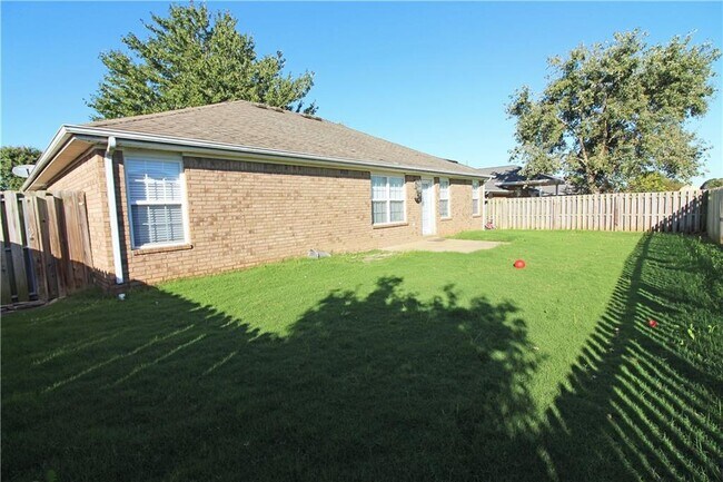 Building Photo - 3907 SW Moline Ave