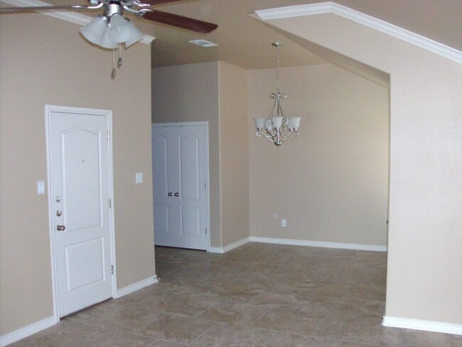 Building Photo - 5605 Settlers Ct