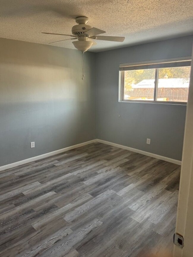 Building Photo - $1,000 Off of your first months Rent!, Tur...