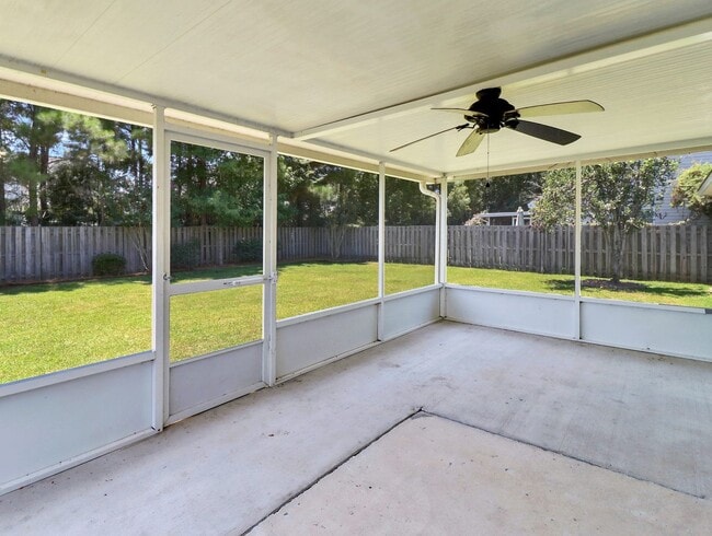 Building Photo - 3 Bed/2 Bath Home in Main Street!