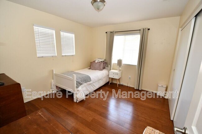 Building Photo - 371 Huerta St