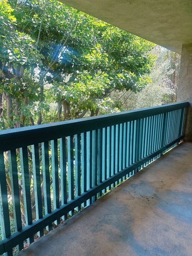 Building Photo - 1BD/ 1BA CONDO WITH 2 PARKING SPACES