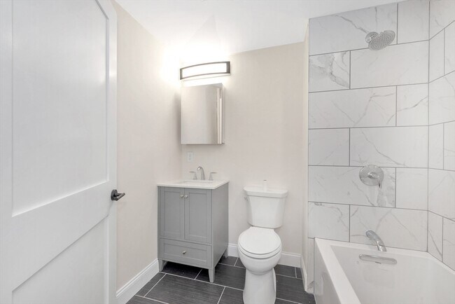 Building Photo - 107 School St