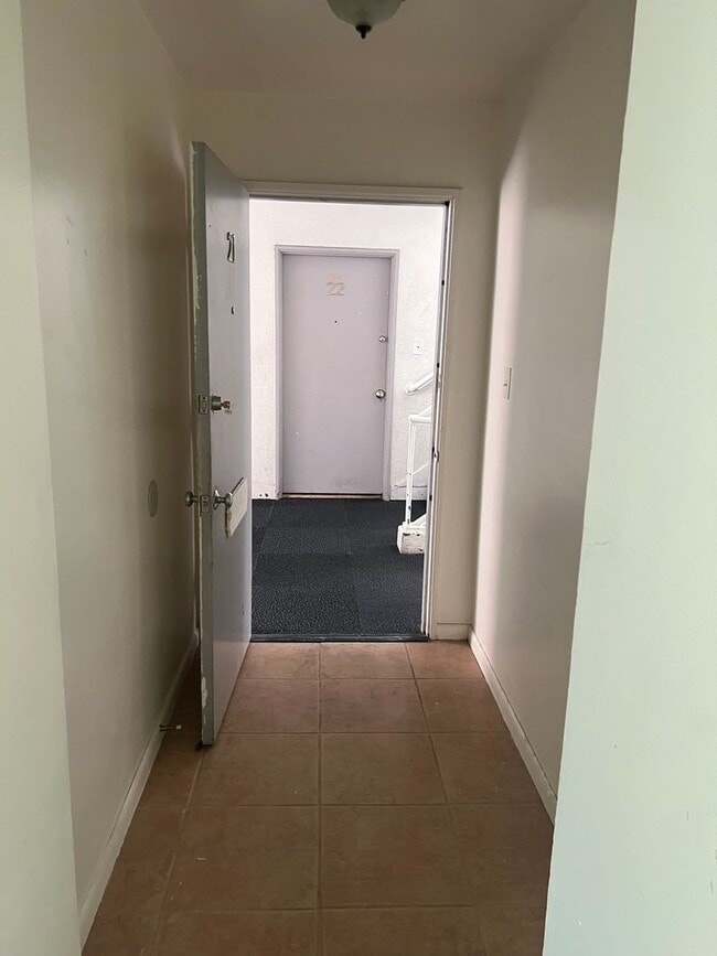 Building Photo - Move in now! 2 bed/ 1 bath