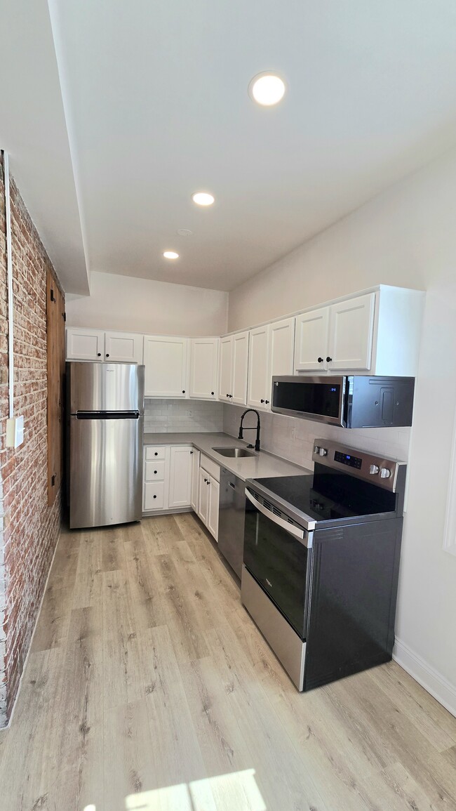 Building Photo - 225 N Main St