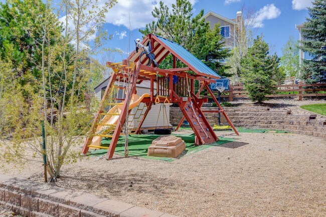 Building Photo - Gorgeous home within the prestigious priva...