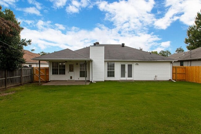 Building Photo - 23 Pamela Ln