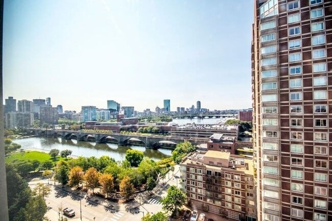 Building Photo - 12-12 Museum Way