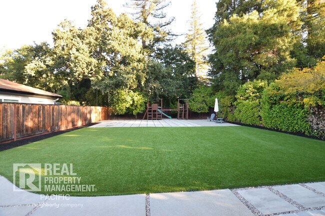 Building Photo - 3-Bedroom Retreat with Expansive Backyard ...