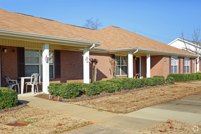 Building Photo - Court Manor Apartments