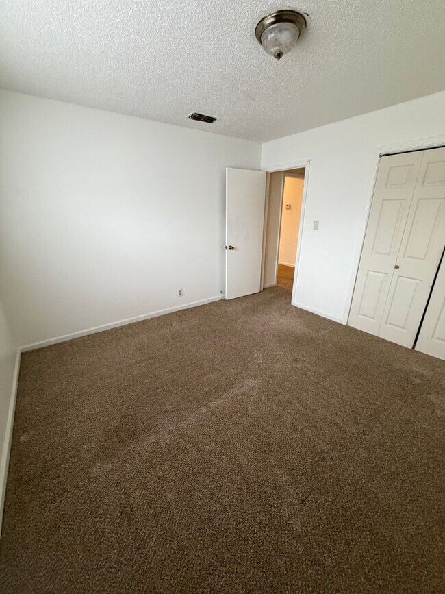 Building Photo - 00203