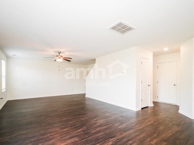 Building Photo - 7128 Cameron Trace Dr