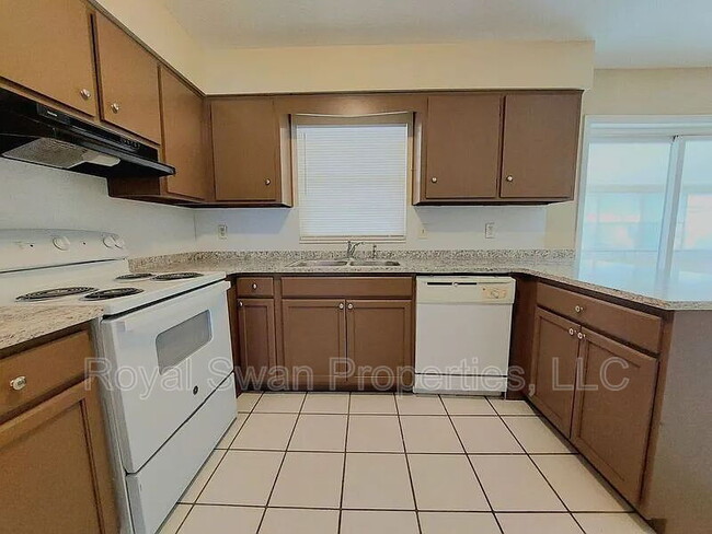 Building Photo - 4035 S Wellington Dr
