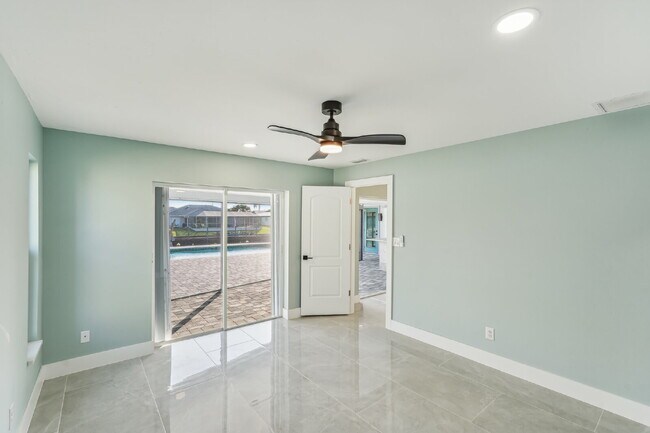 Building Photo - 3701 SE 17th Pl