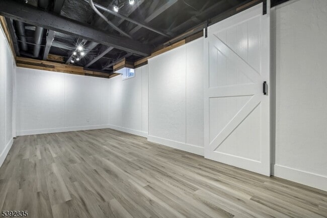 Building Photo - 13 Winding Brook Rd