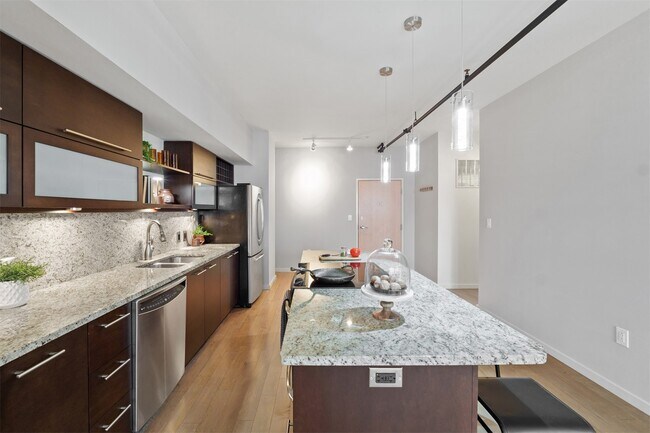 Building Photo - 915 Olive St