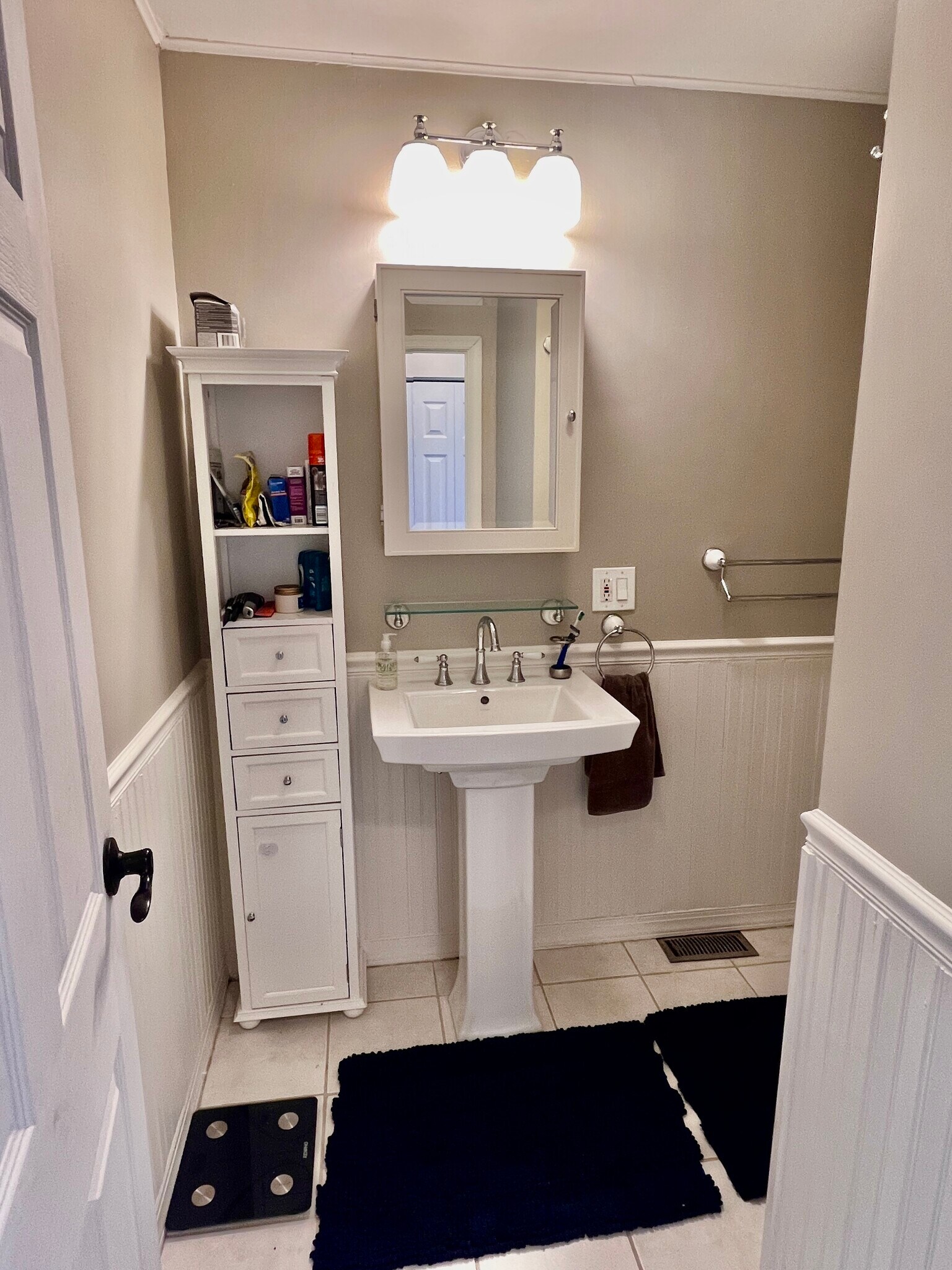 1st Bathroom - 924 S Ellwood Ave