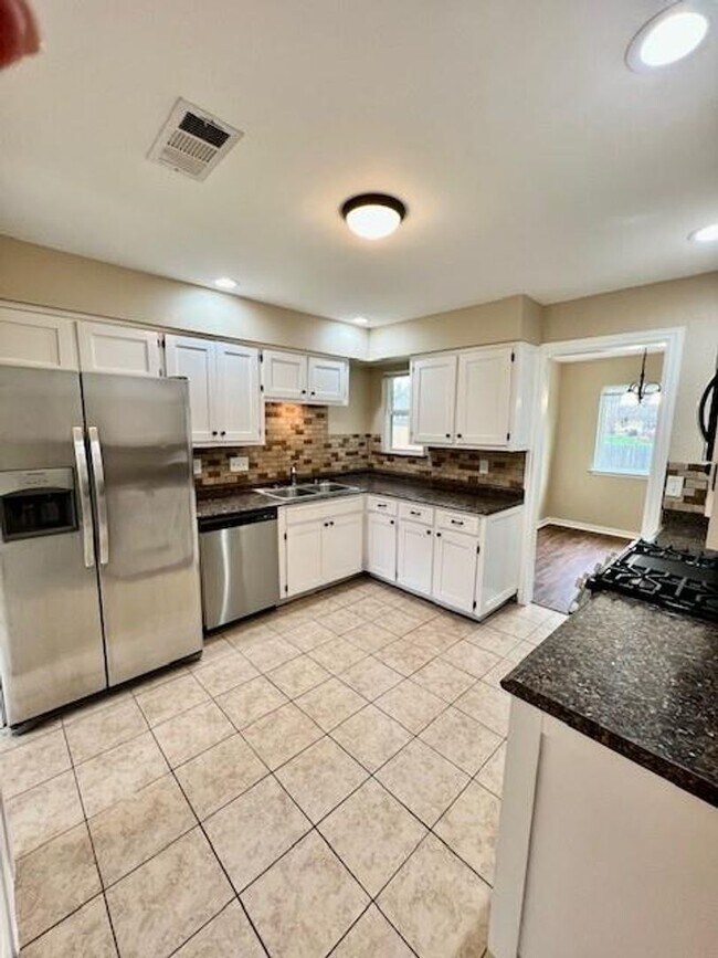 Building Photo - Beautiful remodel in Village at Anderson M...