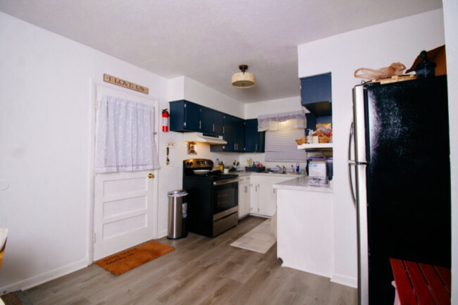 Building Photo - 1905 N Larkspur Dr