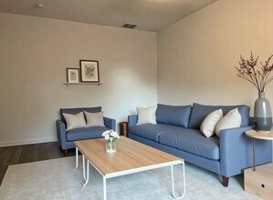 Building Photo - 2351 Longhorn St