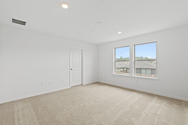 Building Photo - Move-In Ready New Build with Spacious Back...