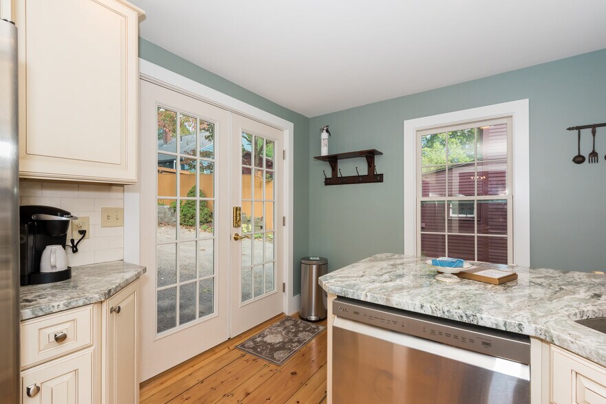 Building Photo - 69 Dennett St