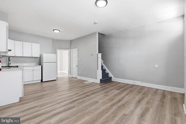 Building Photo - 3906 N Delhi St