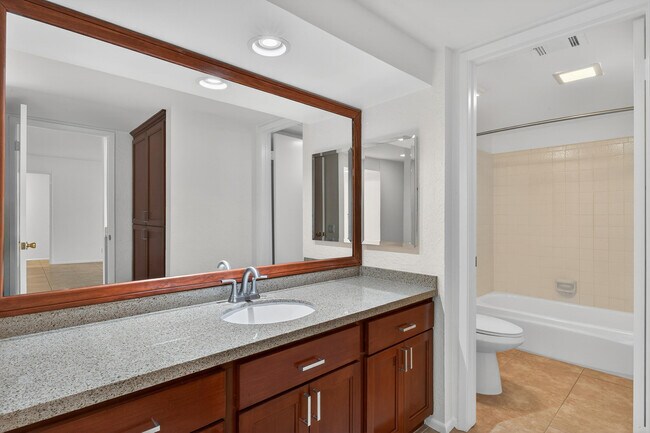 Building Photo - 1050 Ramon Rd