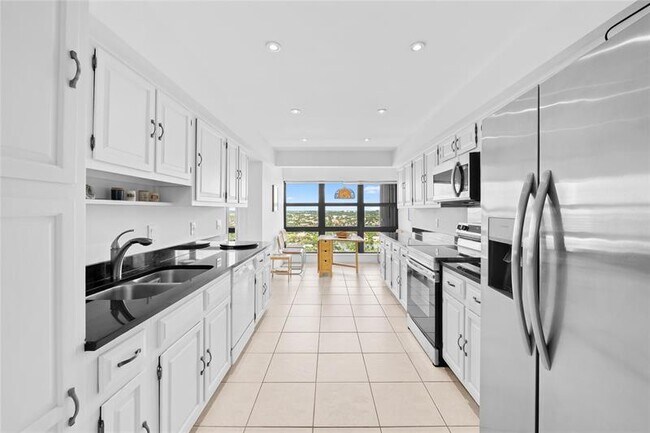 Building Photo - 5000 N Ocean Blvd
