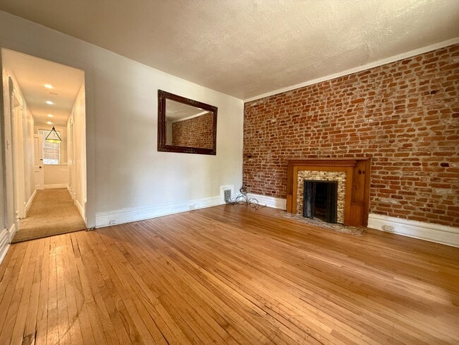 Building Photo - Charming unit for rent in Wash Park!