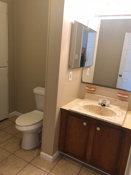 Building Photo - 3273 Berent St