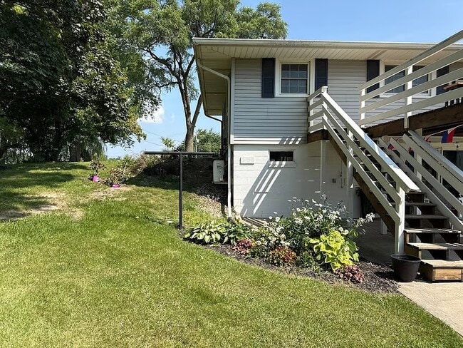 Building Photo - 15125 Washington Ave