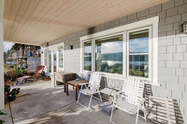 Building Photo - Impeccable Low Bank Bainbridge Waterfront Home with Private Dock