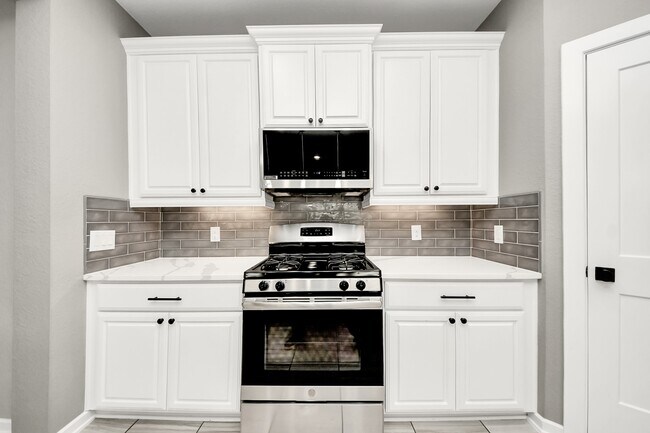 Building Photo - 16011 Monument Hill Crossing