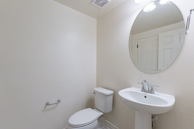Building Photo - Three Bedrooms! Newer Neighborhood - conve...