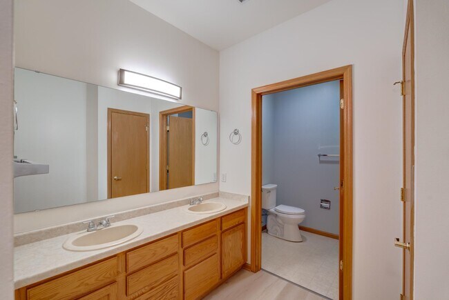 Building Photo - 301 Harbour Town Dr