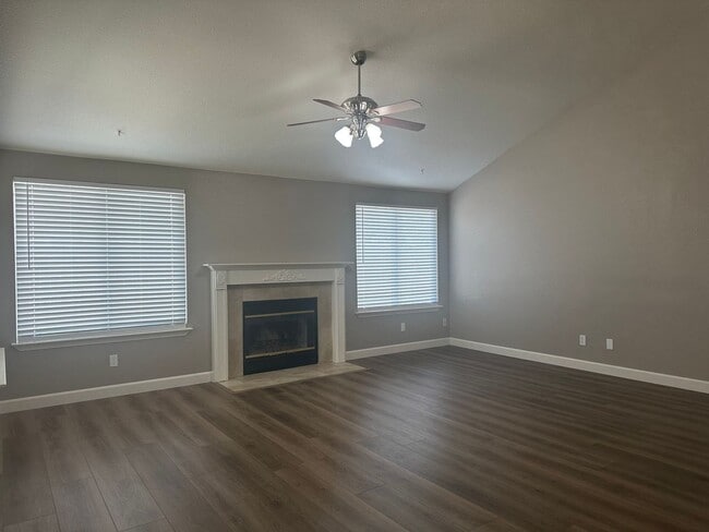 Building Photo - Completely remodeled home near Mountain Vi...