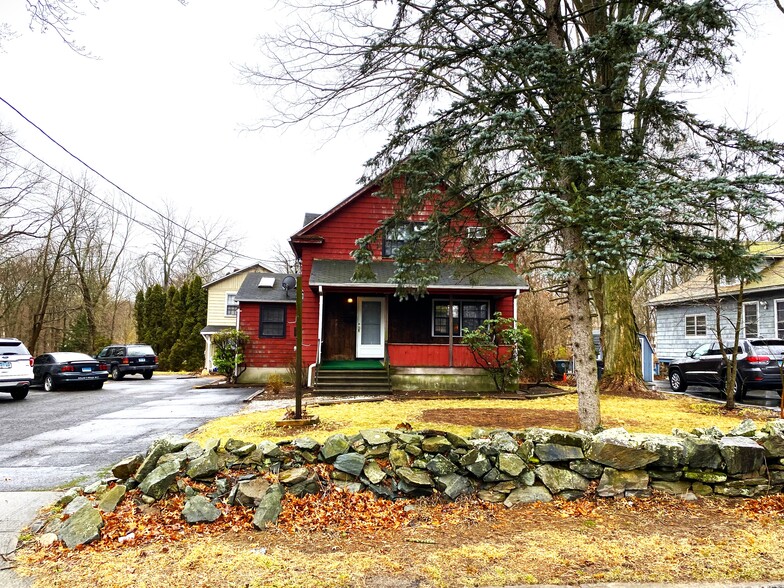Primary Photo - 36 Gunn St