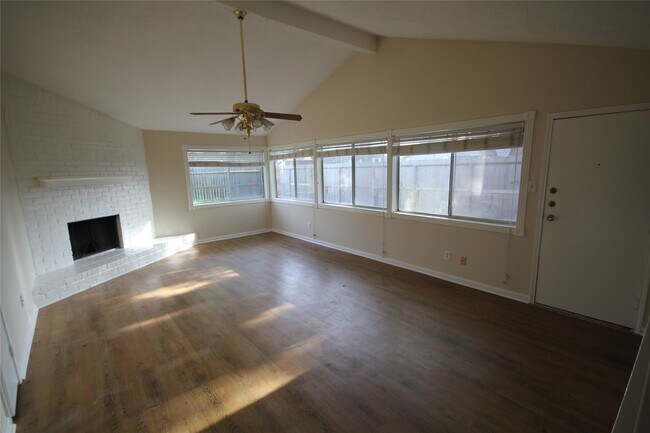 Building Photo - 5302 Town Park Blvd