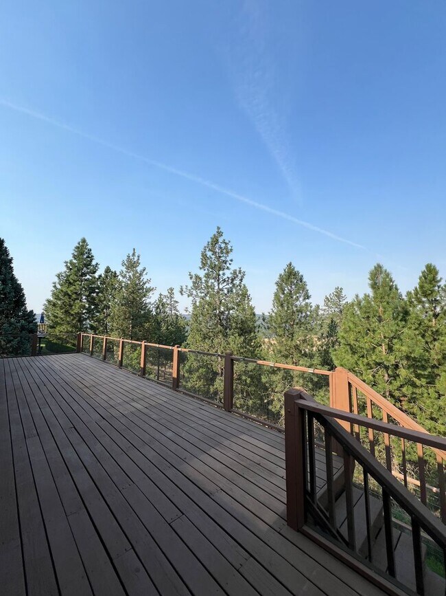 Building Photo - 5 Bedroom 3 Bathroom house coming soon