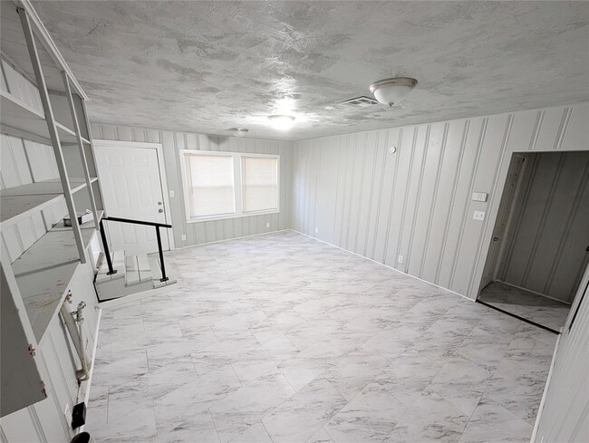 Building Photo - 918 W Hayes St