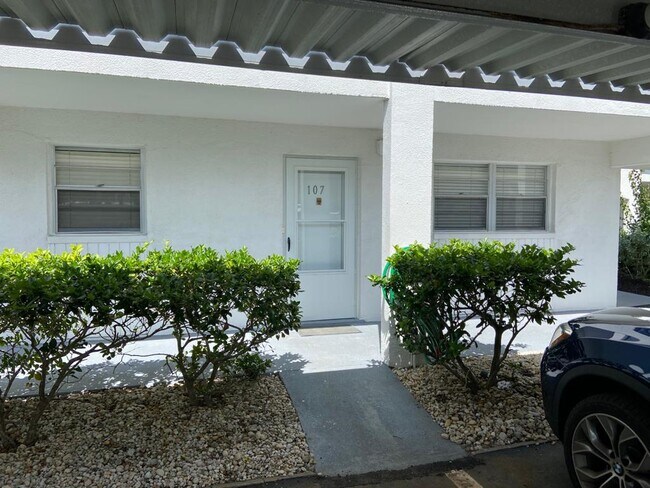 Front door Unit - 5600 Beach Way Dr