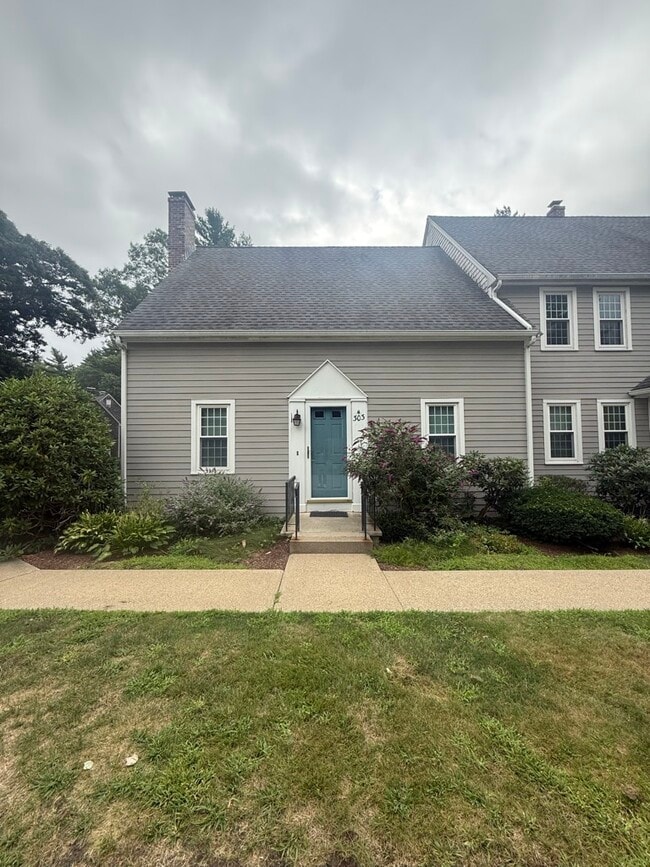 Building Photo - 303 Twin Lakes Dr
