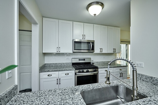 Building Photo - 1066 Florimond Dr