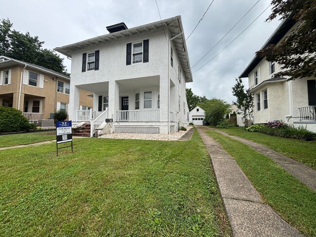 Building Photo - Single Family Home Available for Rent in t...