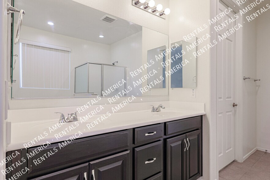 Building Photo - 15734 W McKinley St